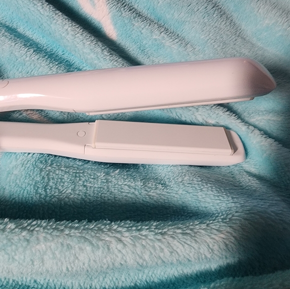 T3 Single pass ceramic flat iron - Picture 3 of 3